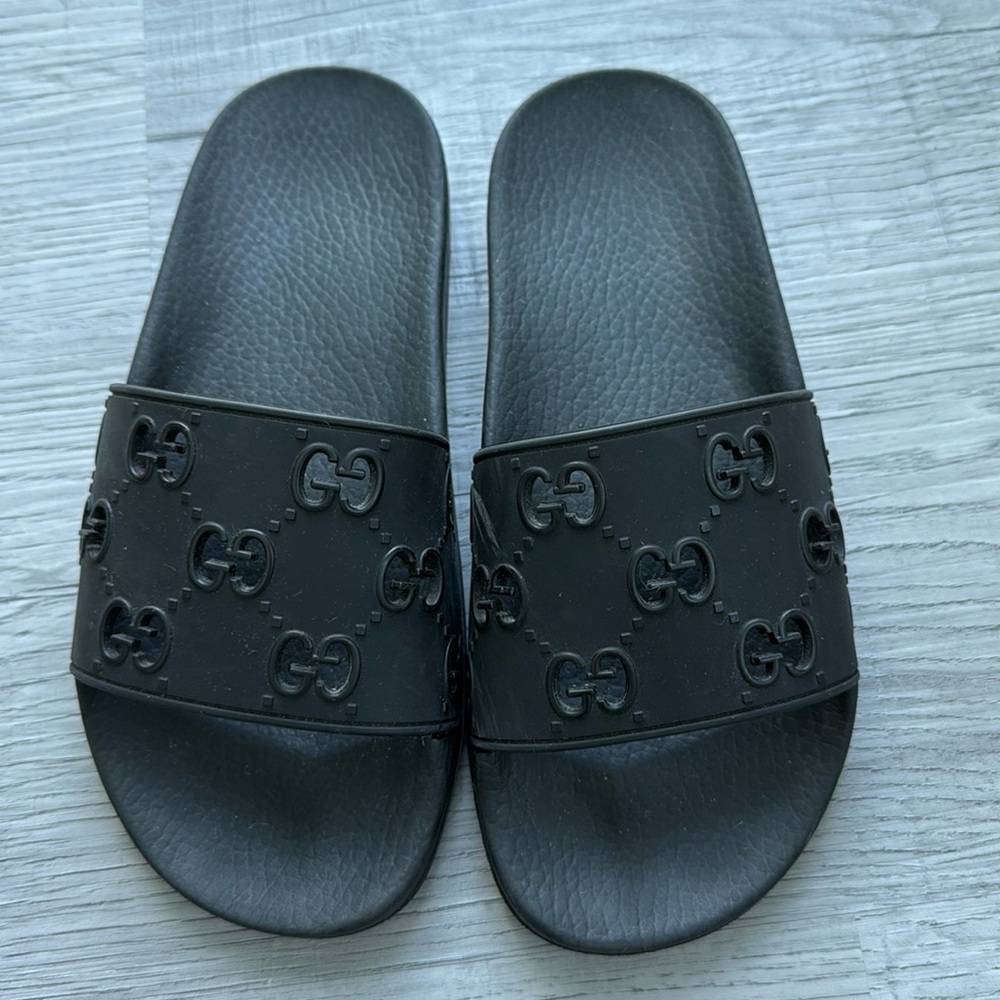 Gucci Womens Rubber Lasercut accent slides